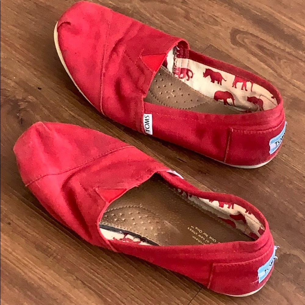 Red TOMS Size 9